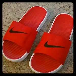 Men's sz 7 Nike slide sandals